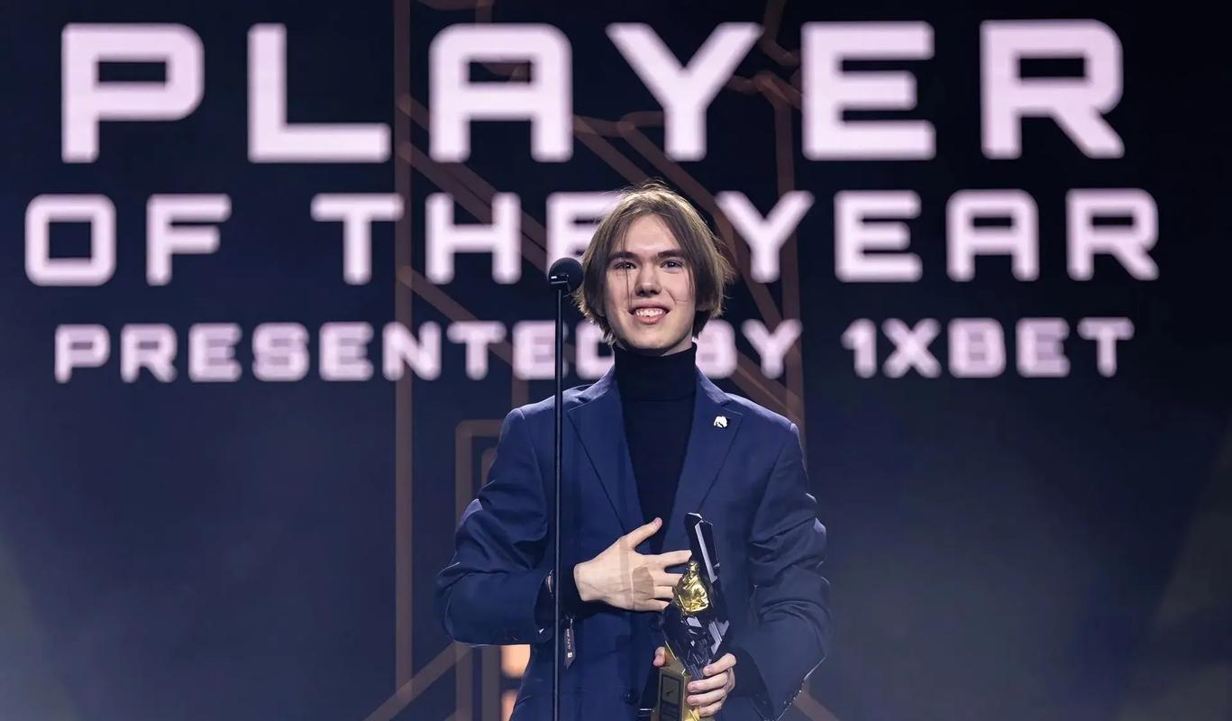 EDG老板感谢夺冠幕后功臣，这支战队简直是LPL的好兄弟